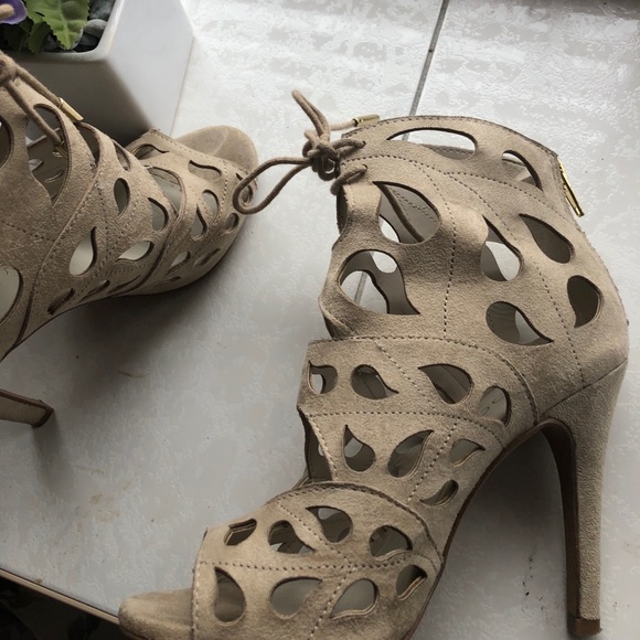 High heels - Picture 2 of 3